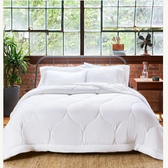 Buffy Cloud Comforter Full/Queen White NWT - Picture 1 of 8